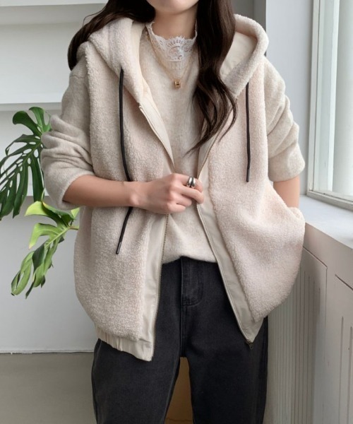 ABITOKYO(アビトーキョー)の「フーディ付きボアベスト(ベスト・レディース・ブラック/ベージュ/モカ・XL/L/M)」の16枚目の写真