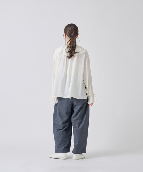 Kelen（ケレン）の「「KELEN / ケレン」フリルデザインブラウス（シャツ/ブラウス・レディース・ブラック/オフホワイト/ベージュ/ネイビー・S/M）」の16枚目の写真