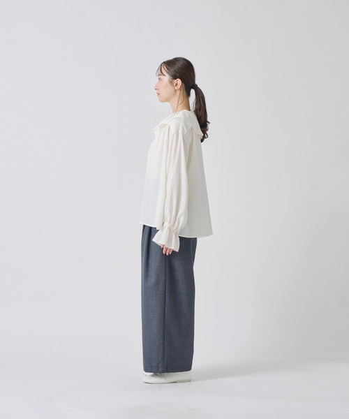 Kelen（ケレン）の「「KELEN / ケレン」フリルデザインブラウス（シャツ/ブラウス・レディース・ブラック/オフホワイト/ベージュ/ネイビー・S/M）」の19枚目の写真