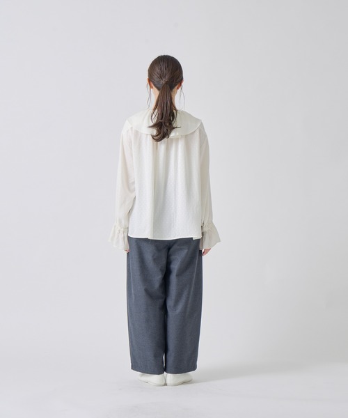 Kelen（ケレン）の「「KELEN / ケレン」フリルデザインブラウス（シャツ/ブラウス・レディース・ブラック/オフホワイト/ベージュ/ネイビー・S/M）」の20枚目の写真