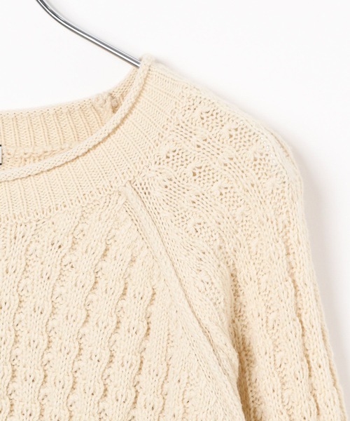 BAYFLOW（ベイフロー）の「アウトリンキングケーブルプルオーバー（ニット/セーター・レディース・オフホワイト/レッド/マスタード/ネイビー・FREE）」の9枚目の写真