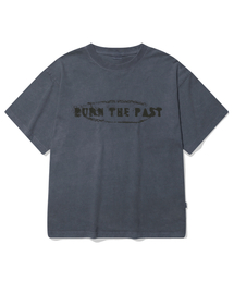 ESCAPEFROM（エスケープフロム）の「Burn the Fast Print Regular Fit Pigment Short Sleeve T-Shirt Deep Blue（Tシャツ/カットソー）」