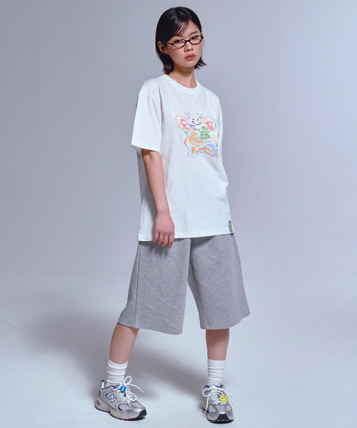 GRAVER（グレーバー）の「[ユニセックス]レインボービッグクラウドベアスマイル半袖Tシャツ_ホワイト（Tシャツ/カットソー・レディース・ホワイト・LARGE/X-LARGE/SMALL/MEDIUM）」の5枚目の写真