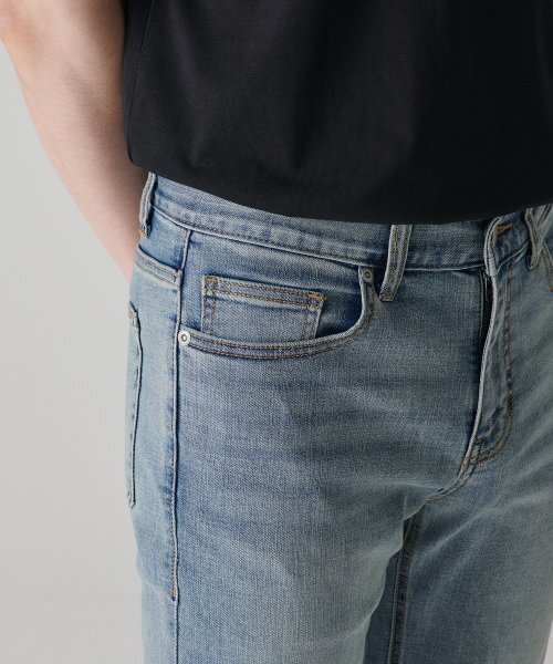 MUSINSA STANDARD（ムシンサスタンダード）の「[クールタンダード] スリムクロップデニムパンツ [スカイブルー]（デニムパンツ・メンズ・その他・26/27/34/36/38/40/42/28/29/30/31/32/33）」の4枚目の写真