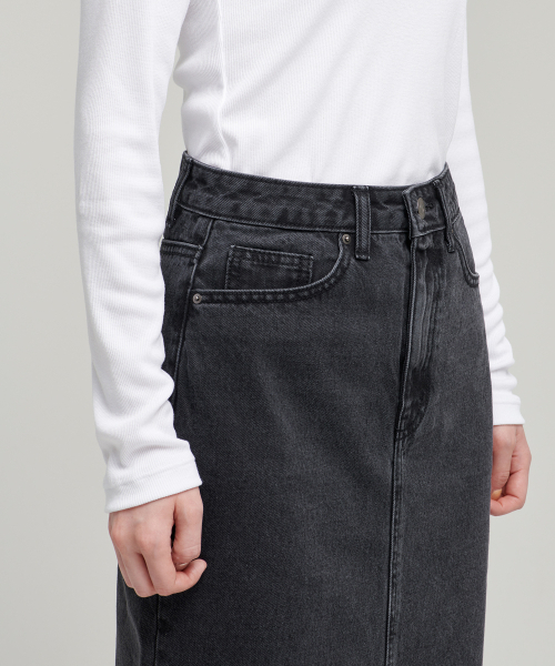 MUSINSA STANDARD WOMAN(ムシンサスタンダードウーマン)の「ウーマンズフロントスリットデニムロングスカート【ウォッシュドブラック】(スカート・レディース・その他・SMALL/MEDIUM/LARGE/X-SMALL)」の5枚目の写真