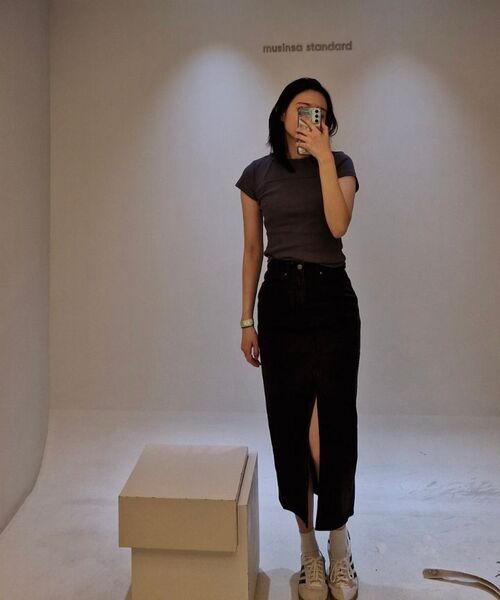 MUSINSA STANDARD WOMAN(ムシンサスタンダードウーマン)の「ウーマンズフロントスリットデニムロングスカート【ウォッシュドブラック】(スカート・レディース・その他・SMALL/MEDIUM/LARGE/X-SMALL)」の9枚目の写真