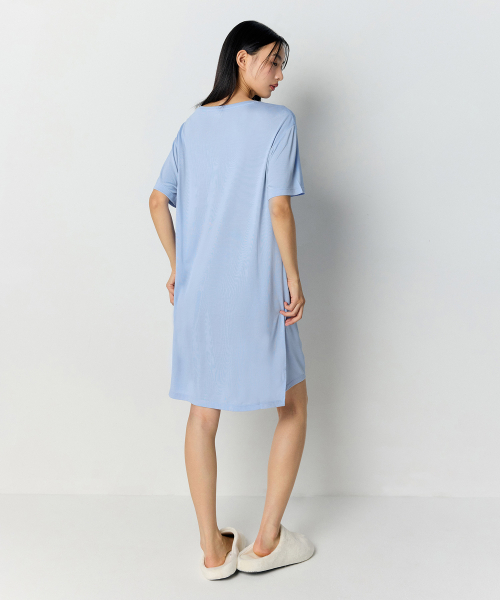 MUSINSA STANDARD WOMAN（ムシンサスタンダードウーマン）の「ウィメンズモーダルラウンジTシャツドレス[ライトブルー]（ワンピース・レディース・その他・SMALL/MEDIUM/LARGE/X-SMALL）」の3枚目の写真