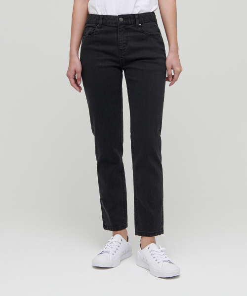MUSINSA STANDARD WOMAN（ムシンサスタンダードウーマン）の「レディーススリムストレートデニムパンツ[ウォッシュドブラック]（デニムパンツ・レディース・その他・26/27/28/29/30/24/25）」の2枚目の写真