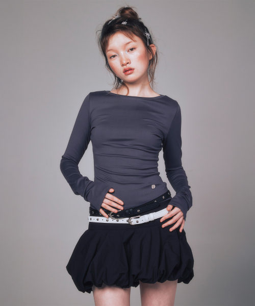 YOUHEE(ユヒ)の「BASIC BOAT NECK LONG SLEEVE CHARCOAL(Tシャツ/カットソー・レディース・その他・SMALL/MEDIUM)」の1枚目の写真