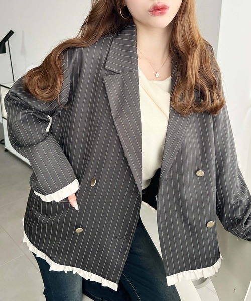 moment+(モーメントプラス)の「マットゴールド釦配色フリルピンストライプWテーラージャケット(テーラードジャケット・レディース・ネイビー/ベージュ/ブラック/チャコールグレー/ブラウン・M/L)」の2枚目の写真