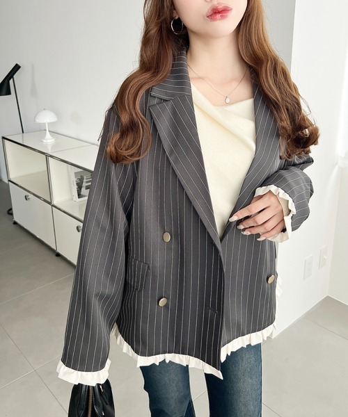 moment+(モーメントプラス)の「マットゴールド釦配色フリルピンストライプWテーラージャケット(テーラードジャケット・レディース・ネイビー/ベージュ/ブラック/チャコールグレー/ブラウン・M/L)」の7枚目の写真