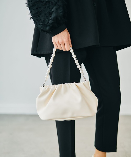 LEPSIM（レプシィム）の「【入卒式／セレモニー】パール2WAYバッグ　604308（ショルダーバッグ・レディース・ブラック/アイボリー・ONE SIZE）」の2枚目の写真