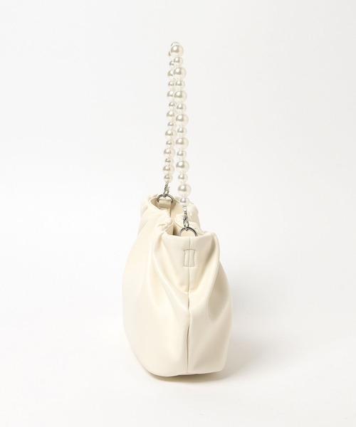 LEPSIM（レプシィム）の「【入卒式／セレモニー】パール2WAYバッグ　604308（ショルダーバッグ・レディース・ブラック/アイボリー・ONE SIZE）」の4枚目の写真