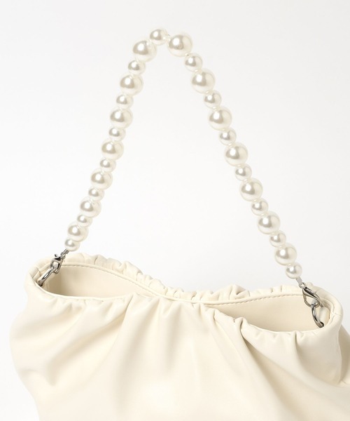 LEPSIM（レプシィム）の「【入卒式／セレモニー】パール2WAYバッグ　604308（ショルダーバッグ・レディース・ブラック/アイボリー・ONE SIZE）」の10枚目の写真