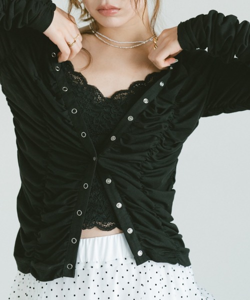 VANNIE U(ヴァニーユー)の「リングスナップシャーリングシアートップス / カーディガン(Tシャツ/カットソー・レディース・ブラック/ホワイト/ベージュ・FREE)」の1枚目の写真