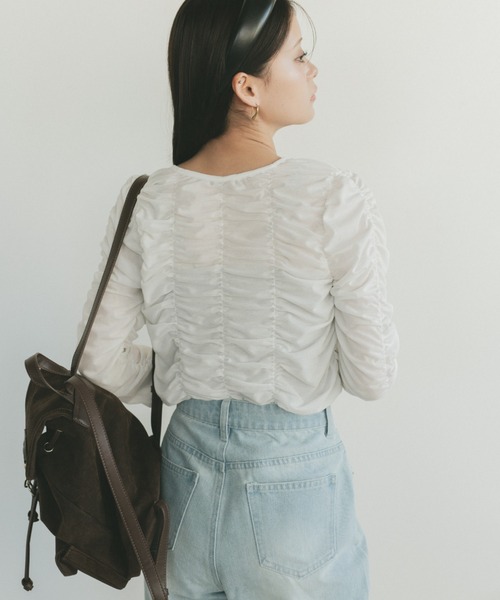 VANNIE U(ヴァニーユー)の「リングスナップシャーリングシアートップス / カーディガン(Tシャツ/カットソー・レディース・ブラック/ホワイト/ベージュ・FREE)」の6枚目の写真