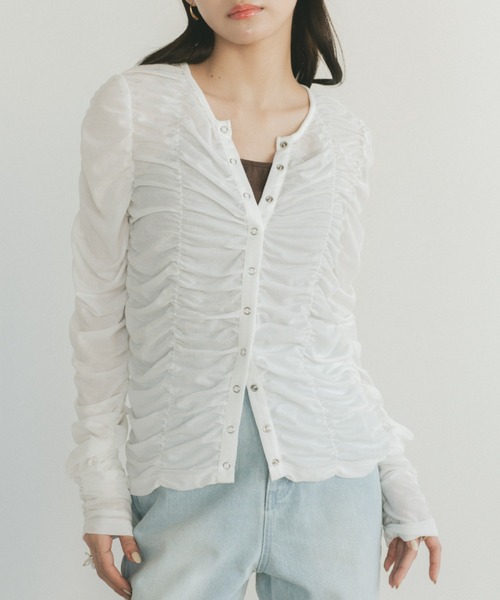 VANNIE U(ヴァニーユー)の「リングスナップシャーリングシアートップス / カーディガン(Tシャツ/カットソー・レディース・ブラック/ホワイト/ベージュ・FREE)」の7枚目の写真