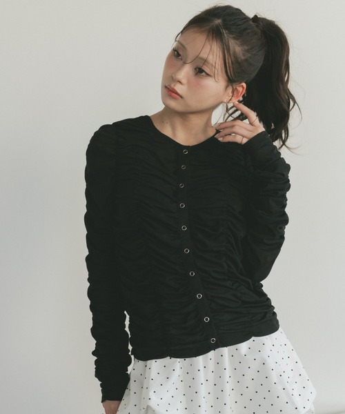 VANNIE U(ヴァニーユー)の「リングスナップシャーリングシアートップス / カーディガン(Tシャツ/カットソー・レディース・ブラック/ホワイト/ベージュ・FREE)」の17枚目の写真