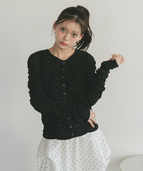 VANNIE U(ヴァニーユー)の「リングスナップシャーリングシアートップス / カーディガン(Tシャツ/カットソー・レディース・ブラック/ホワイト/ベージュ・FREE)」の18枚目の写真