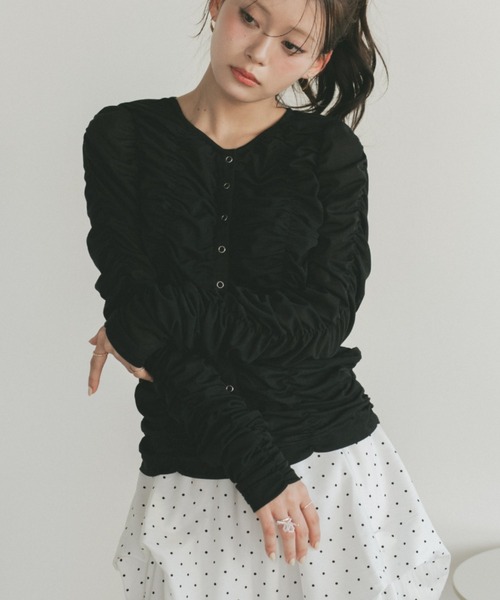 VANNIE U(ヴァニーユー)の「リングスナップシャーリングシアートップス / カーディガン(Tシャツ/カットソー・レディース・ブラック/ホワイト/ベージュ・FREE)」の19枚目の写真