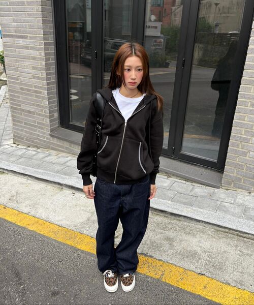 CURETTY(キュリティ)の「C VELVET LOGO FLEECE ZIP-UP HOODIE_BLACK(パーカー・レディース・ブラック・SMALL)」の5枚目の写真