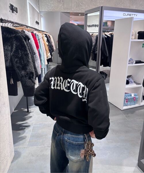 CURETTY(キュリティ)の「C VELVET LOGO FLEECE ZIP-UP HOODIE_BLACK(パーカー・レディース・ブラック・SMALL)」の6枚目の写真