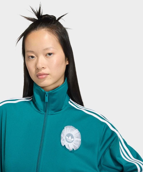 adidas(アディダス)の「アディダス オリジナルス レース ブランディング FB TT トラックスーツ トップス / ジャージ / トラックジャケット / アディダスオリジナルス adidas Originals(ジャージ・レディース・ブルー・MEDIUM/X-LARGE/LARGE/XX-LARGE/X-SMALL/SMALL)」の4枚目の写真