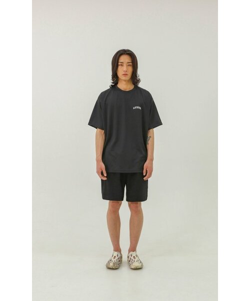 GAINSBORO(ゲインズボロ)の「クールモア スモールアーチロゴTシャツ_ブラック(Tシャツ/カットソー・レディース・その他・LARGE/MEDIUM)」の3枚目の写真