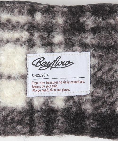 BAYFLOW（ベイフロー）の「BFモコモコチェックフラットポーチ12.5×16（ポーチ・レディース・ベージュ/ブラック・0）」の9枚目の写真