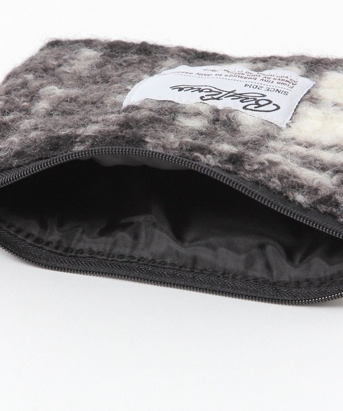 BAYFLOW（ベイフロー）の「BFモコモコチェックフラットポーチ12.5×16（ポーチ・レディース・ベージュ/ブラック・0）」の11枚目の写真