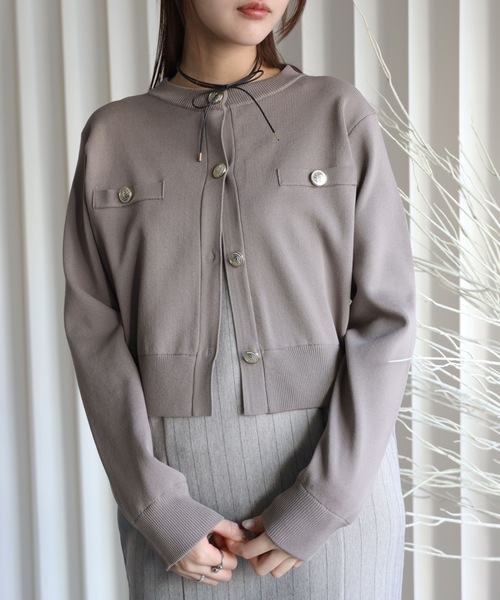 YENNA（イェンナ）の「【 2026 SS 新作 】金釦コンパクトカーディガン（カーディガン/ボレロ・レディース・ブラック/ホワイト×ブラック/アイボリー/ネイビー/ブラウン/ブラック×ホワイト/グレイッシュベージュ・FREE）」の6枚目の写真