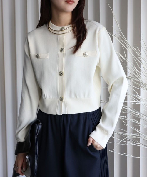 YENNA（イェンナ）の「【 2026 SS 新作 】金釦コンパクトカーディガン（カーディガン/ボレロ・レディース・ブラック/ホワイト×ブラック/アイボリー/ネイビー/ブラウン/ブラック×ホワイト/グレイッシュベージュ・FREE）」の2枚目の写真
