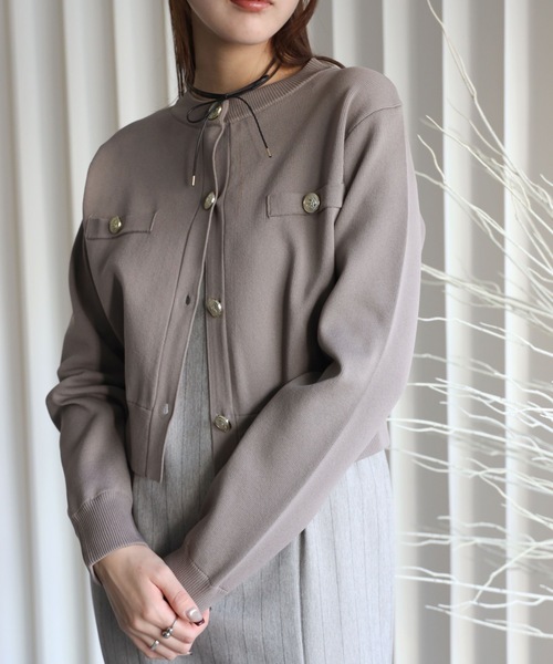 YENNA（イェンナ）の「【 2026 SS 新作 】金釦コンパクトカーディガン（カーディガン/ボレロ・レディース・ブラック/ホワイト×ブラック/アイボリー/ネイビー/ブラウン/ブラック×ホワイト/グレイッシュベージュ・FREE）」の9枚目の写真