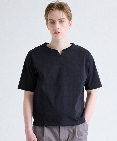 Parts Lab.（パーツラボ）の「【Parts Lab.】Functional Cool V-Crewneck Tee / 機能性VネッククルーネックTシャツ（接触冷感＋吸水速乾）（Tシャツ/カットソー・メンズ・ブラック/ホワイト・L/M/S）」の2枚目の写真