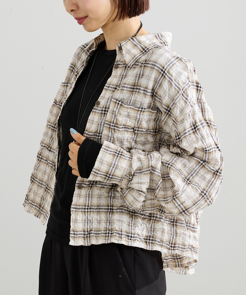IENA（イエナ）の「《新色/追加》シャーリングチェックショートシャツ（シャツ/ブラウス・レディース・ブラック系その他/ブルー/ベージュ・FREE）」の3枚目の写真