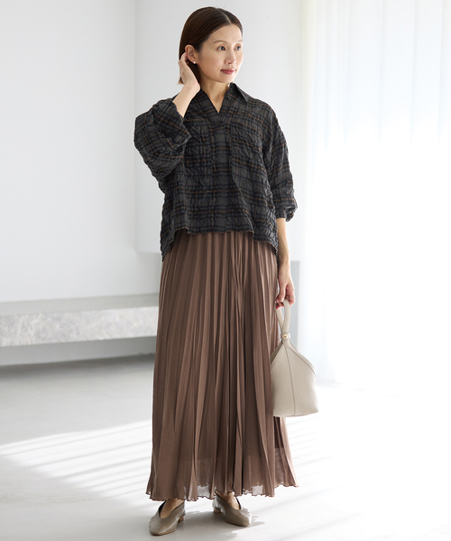 IENA（イエナ）の「《新色/追加》シャーリングチェックショートシャツ（シャツ/ブラウス・レディース・ブラック系その他/ブルー/ベージュ・FREE）」の4枚目の写真