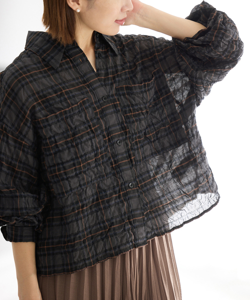 IENA（イエナ）の「《新色/追加》シャーリングチェックショートシャツ（シャツ/ブラウス・レディース・ブラック系その他/ブルー/ベージュ・FREE）」の8枚目の写真