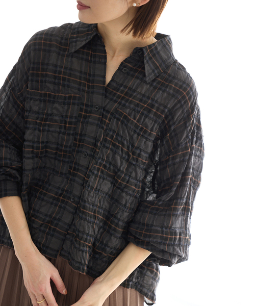 IENA（イエナ）の「《新色/追加》シャーリングチェックショートシャツ（シャツ/ブラウス・レディース・ブラック系その他/ブルー/ベージュ・FREE）」の9枚目の写真