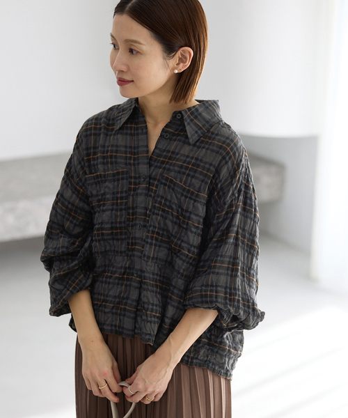 IENA（イエナ）の「《新色/追加》シャーリングチェックショートシャツ（シャツ/ブラウス・レディース・ブラック系その他/ブルー/ベージュ・FREE）」の10枚目の写真