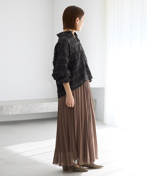 IENA（イエナ）の「《新色/追加》シャーリングチェックショートシャツ（シャツ/ブラウス・レディース・ブラック系その他/ブルー/ベージュ・FREE）」の16枚目の写真