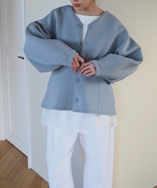 WILLFULLY（ウィルフリー）の「v neck volume sleeve peplum ponte tops（その他トップス・レディース・アイボリー/ブラック/ブルー系その他・FREE）」の3枚目の写真