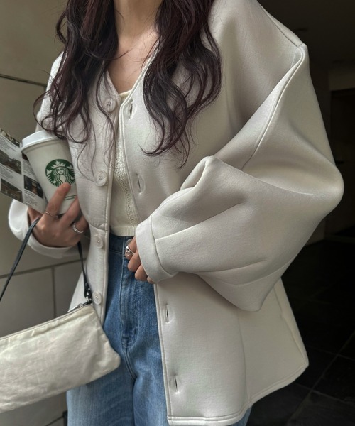 WILLFULLY（ウィルフリー）の「v neck volume sleeve peplum ponte tops（その他トップス・レディース・アイボリー/ブラック/ブルー系その他・FREE）」の6枚目の写真