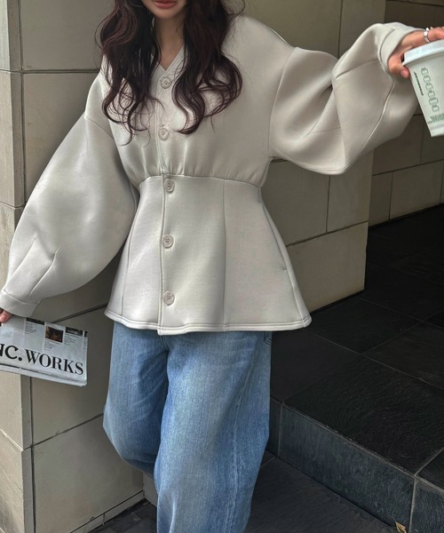 WILLFULLY（ウィルフリー）の「v neck volume sleeve peplum ponte tops（その他トップス・レディース・アイボリー/ブラック/ブルー系その他・FREE）」の9枚目の写真