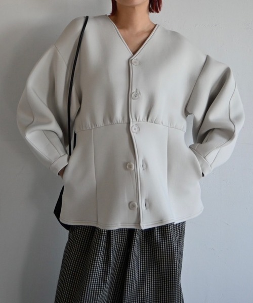 WILLFULLY（ウィルフリー）の「v neck volume sleeve peplum ponte tops（その他トップス・レディース・アイボリー/ブラック/ブルー系その他・FREE）」の21枚目の写真