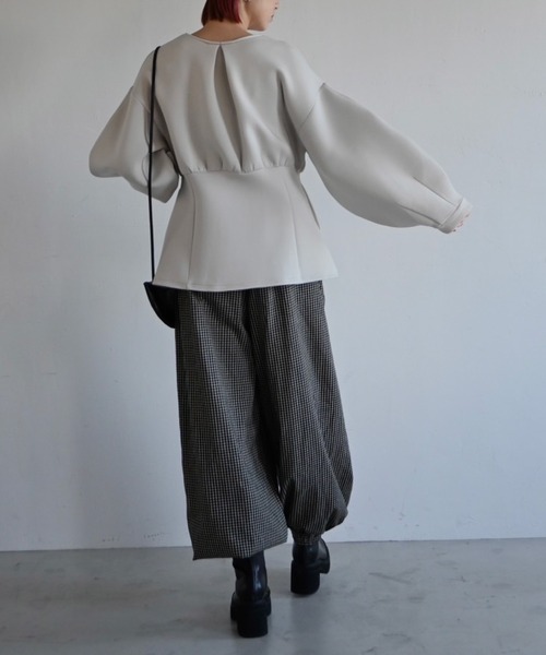 WILLFULLY（ウィルフリー）の「v neck volume sleeve peplum ponte tops（その他トップス・レディース・アイボリー/ブラック/ブルー系その他・FREE）」の22枚目の写真