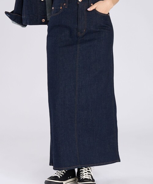 To b. by agnes b.(トゥービーバイアニエスベー)の「To b. by agnes b. x RED CARD TOKYO デニムロングスカート(スカート・レディース・ネイビー・38/40/36)」の4枚目の写真