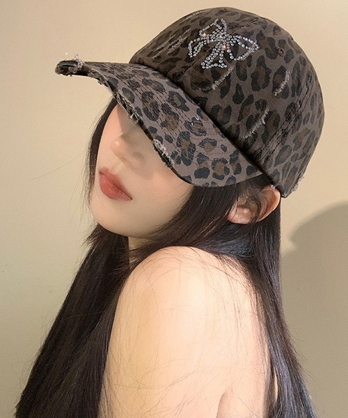 NANEA（ナネア）の「ラインストーンリボン ヒョウ柄キャップ（キャップ・レディース・ブラウン/ベージュ・フリー）」の2枚目の写真