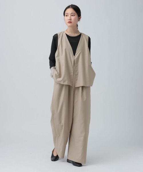 LEPSIM(レプシィム)の「Vネックオールインワン 643491(サロペット/オーバーオール・レディース・ブラック/ベージュ/グレー・FREE)」の1枚目の写真