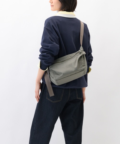 W&.Day/Night(ダブルアンド デイナイト)の「ショルダーバッグ キルッコ コレクション 6L ボトルホルダー 19143(ショルダーバッグ・レディース・ライトグレー系/ブラック・FREE)」の1枚目の写真