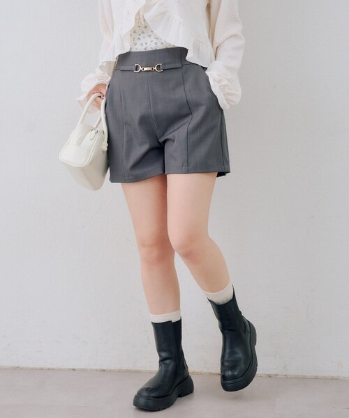 continuer de NICE CLAUP（コンティニューデナイスクラップ）の「ビット付ショートパンツ（その他パンツ・レディース・チャコールグレー/ブラック/ベージュ・FREE）」の4枚目の写真